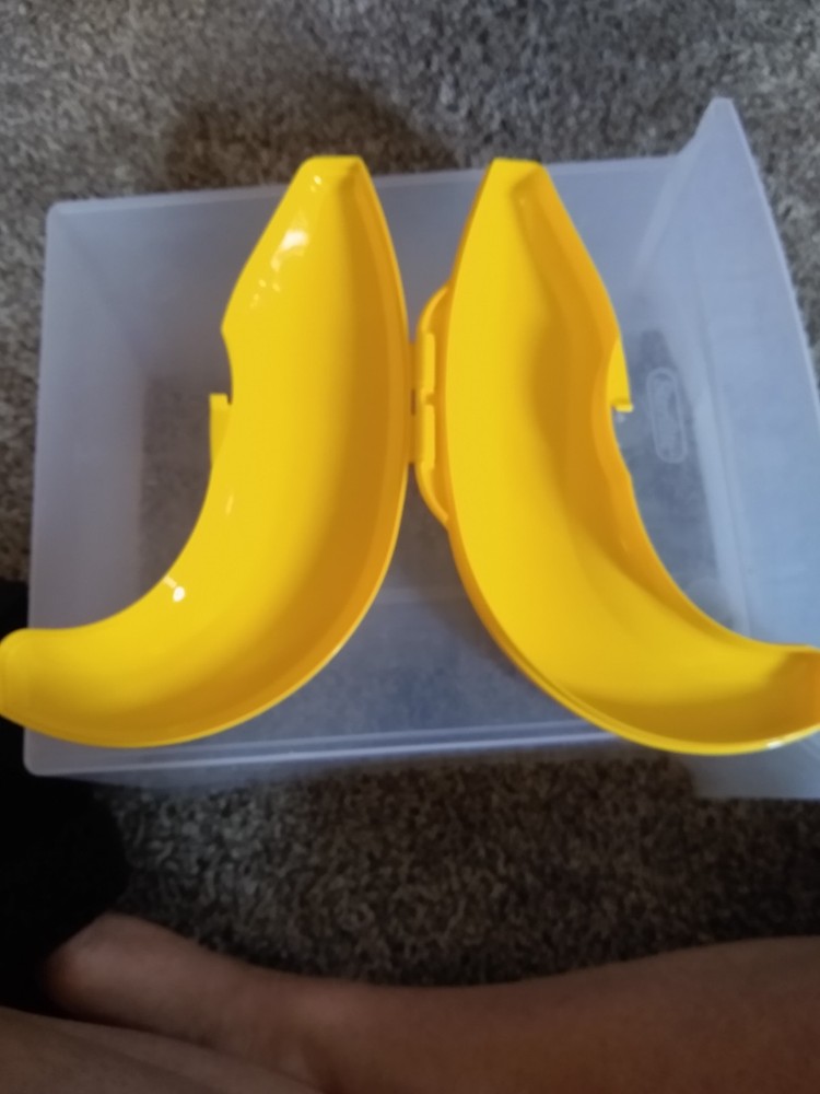 Tupperware Banana Keeper Lunch Container