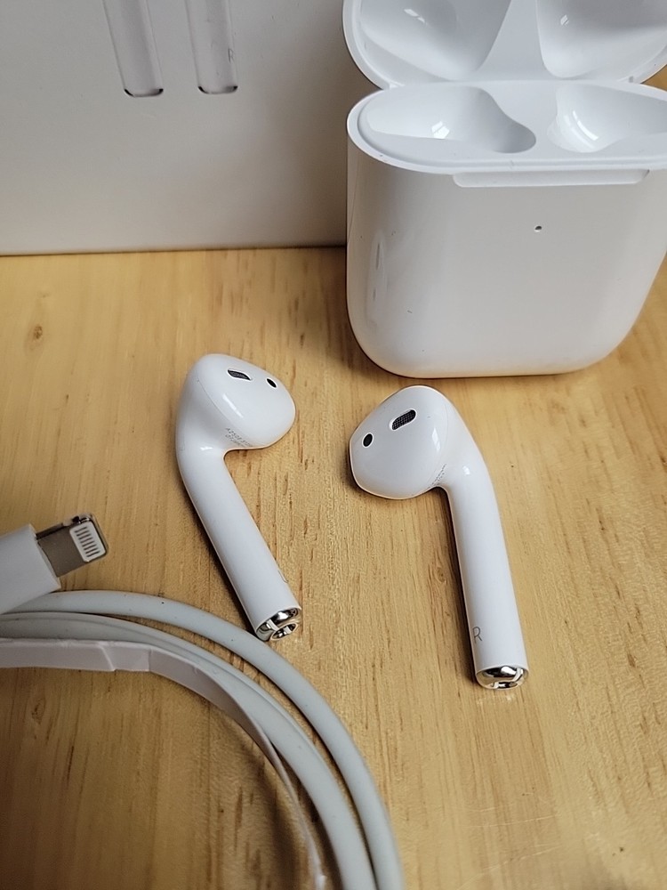 Earbuds White