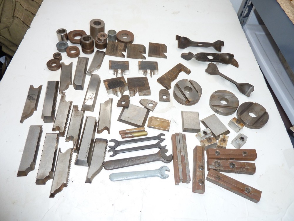Wood carpenter machine shapes cutters
