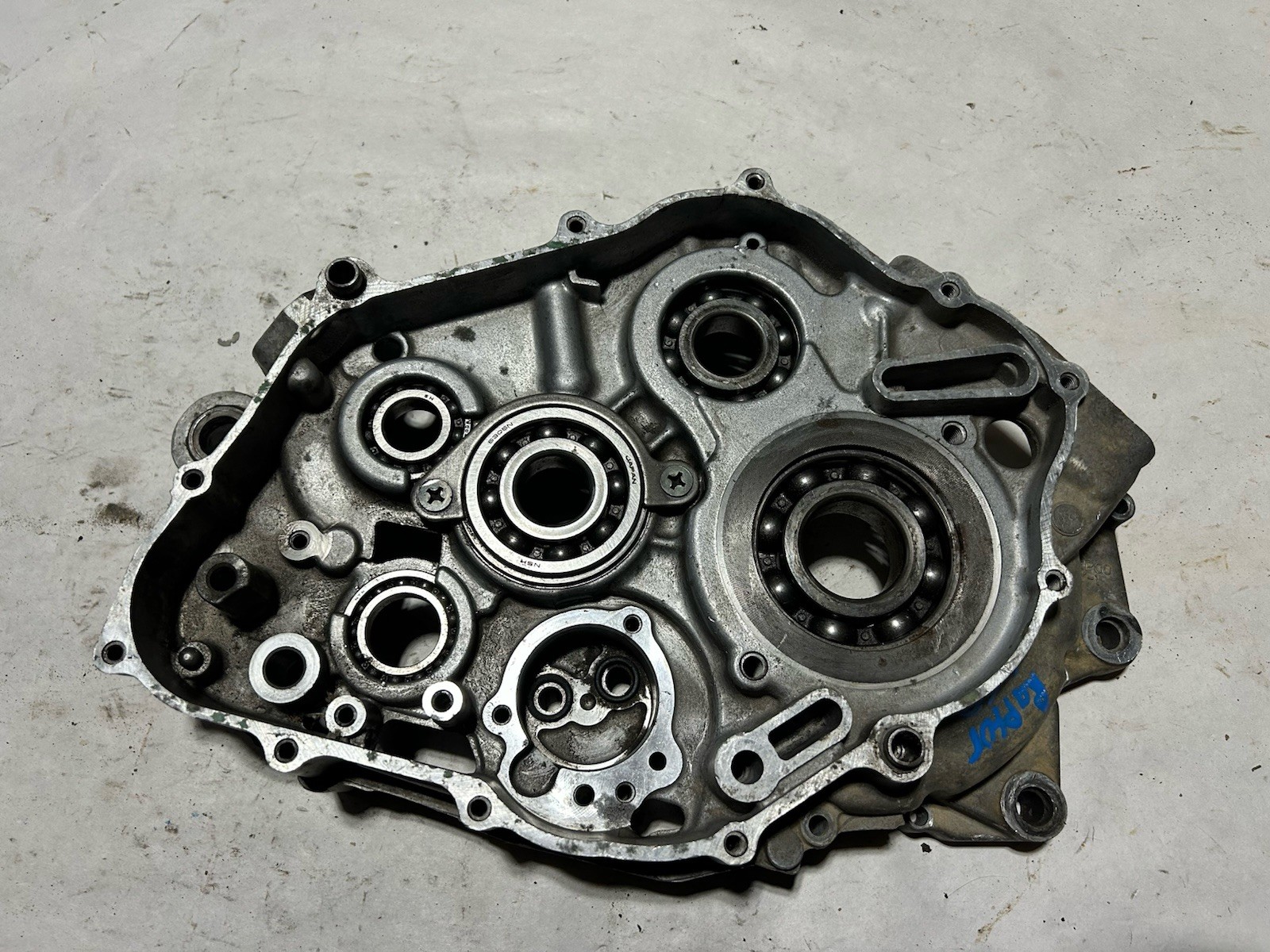 01-05 YAMAHA RAPTOR 660 660R OEM ENGINE MOTOR RIGHT SIDE CRANKCASE HALF BLOCK