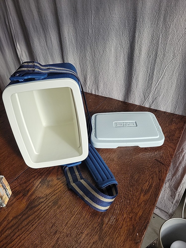Igloo Tag-Along 10 Shoulder Strap Cooler