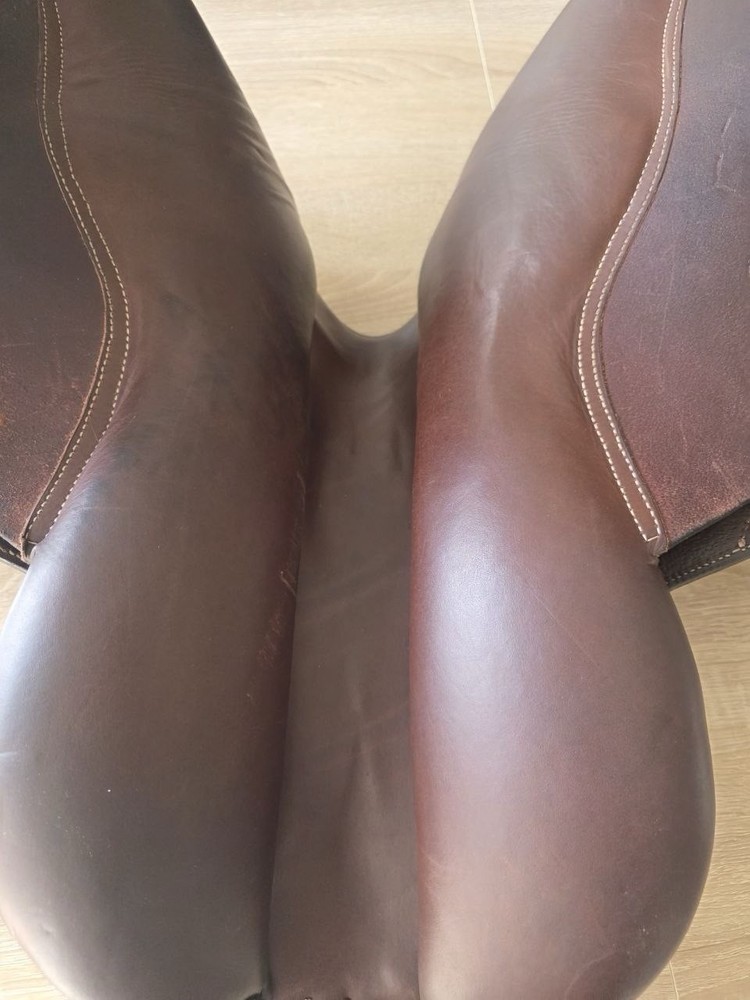 Devoucoux Brown Leather Jump Saddle + Wall Mount Rack