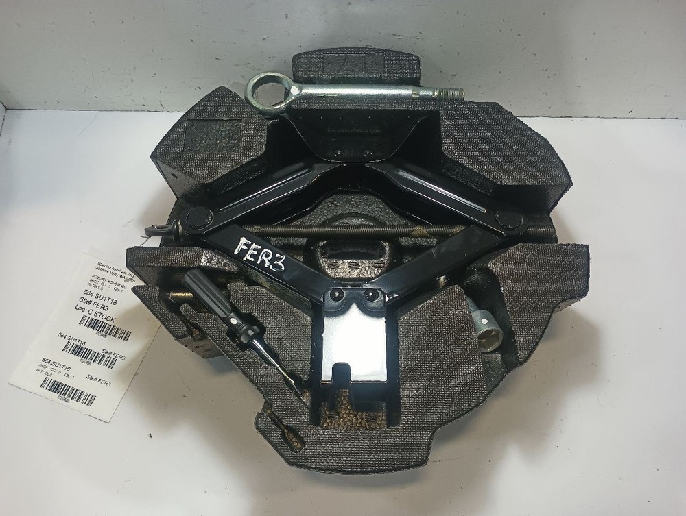 2016 FORESTER  Jack and Tools 12524382