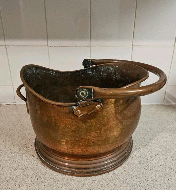 A stunning quality Large Antique Copper Coal Scuttle,Fireside.