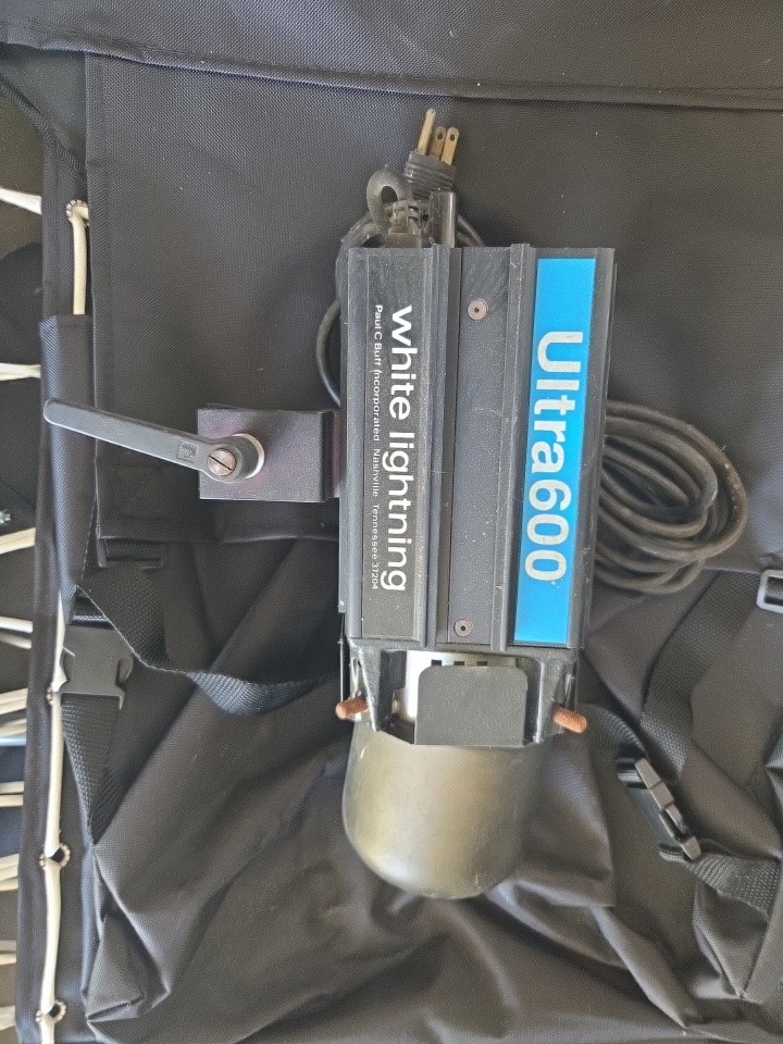 White Lightning Ultra 600 Studio Light, Tested With Power Cable