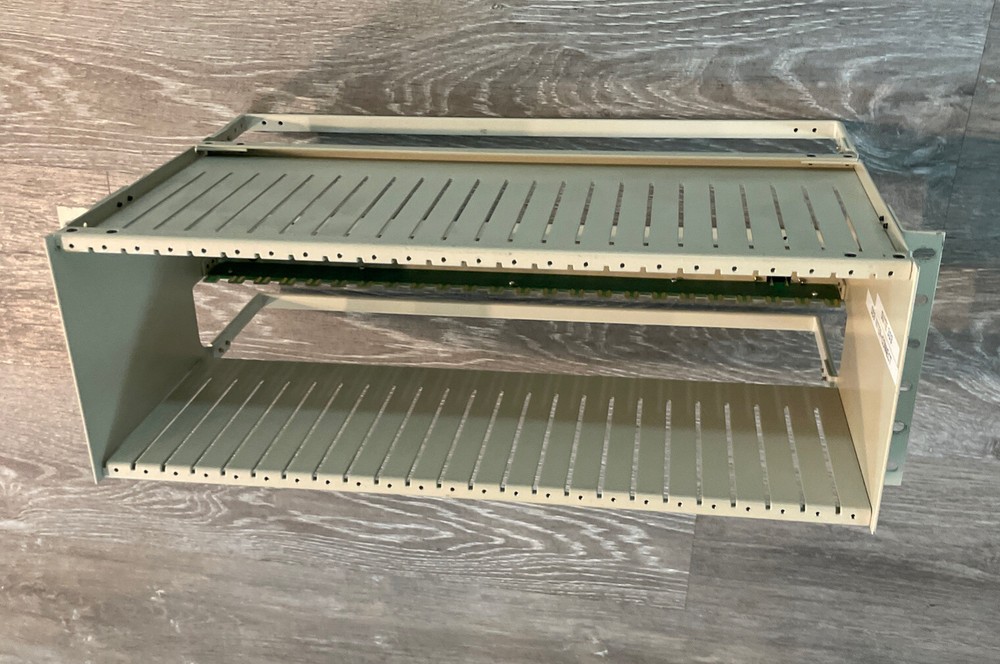ADC DSX4U-V4C 24-bay Chassis