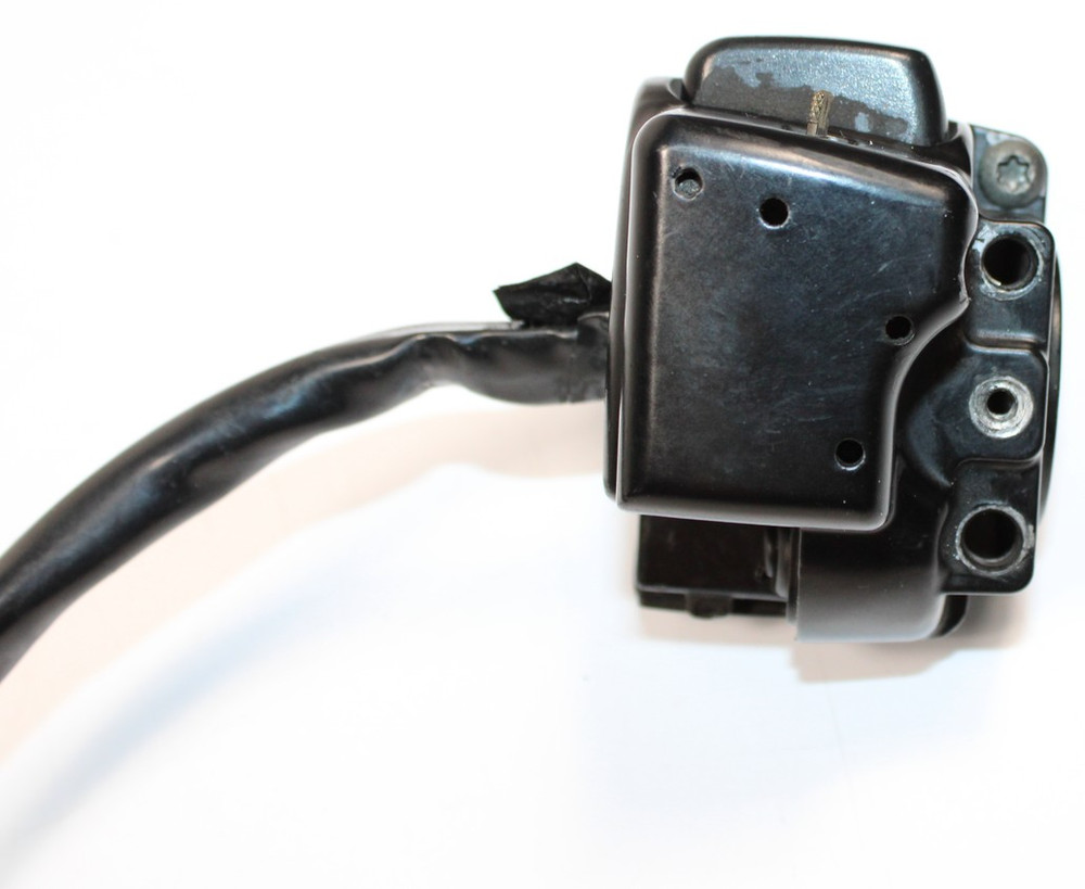 04 Harley Electra Glide Classic FLHTCI Right Control Switch