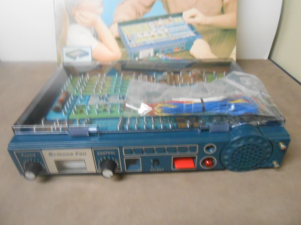 Vintage Science Fair 200 in One Electronic Project Lab - Untested please read