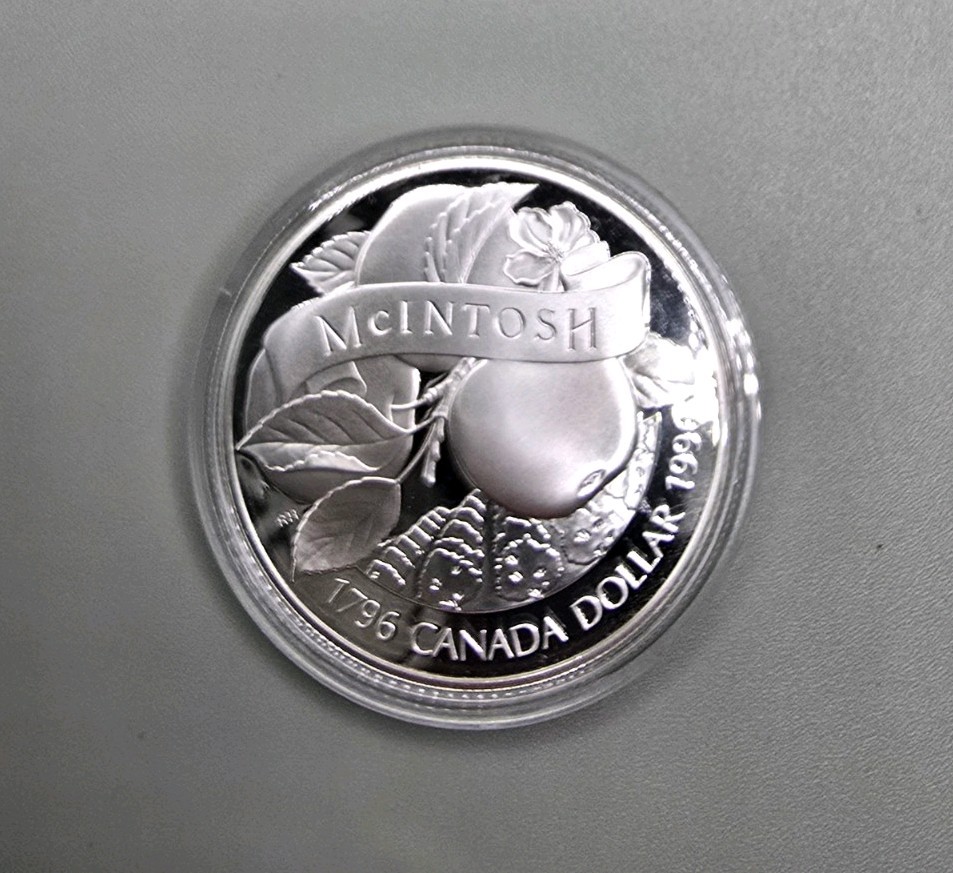 1996 Canada .925 Silver Dollar McIntosh Apple