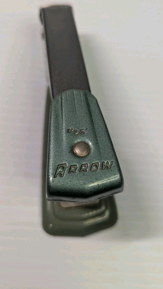 Vintage Small Arrow 25 Stapler Green