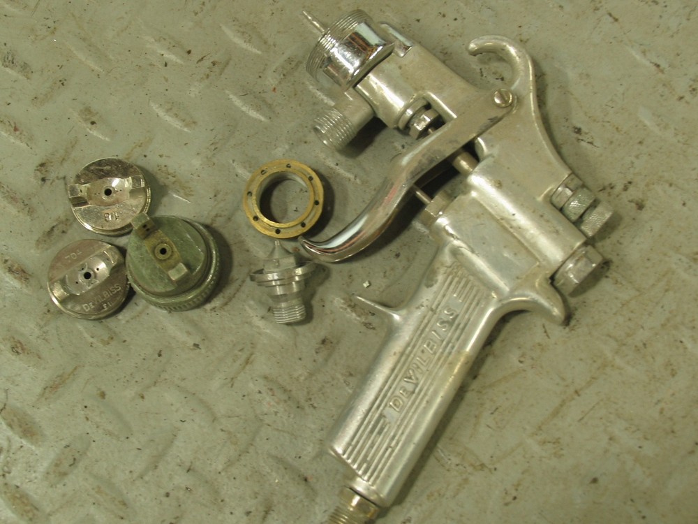 DEVILBISS Spray Gun with extra parts shown