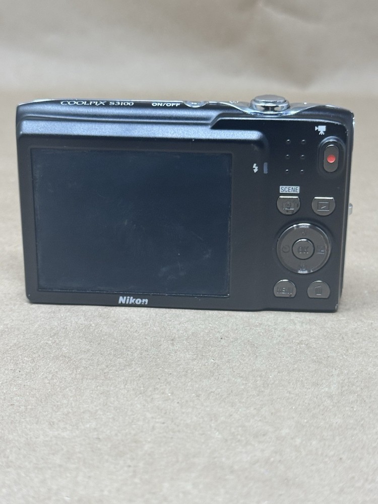 Nikon COOLPIX S3100 14.0MP Digital Camera - Camera Only - Untested