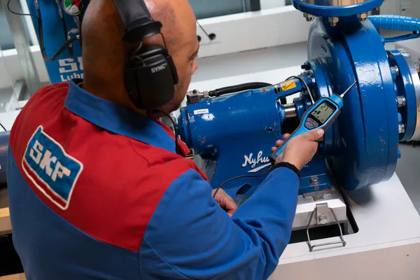 TKST 11 SKF Electronic stethoscope lightweight ergonomic design sound quality