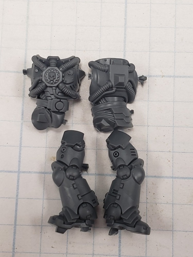 Warhammer 40k Space Marine Bits Primaris Techmarine Bionic Torso & Legs #01