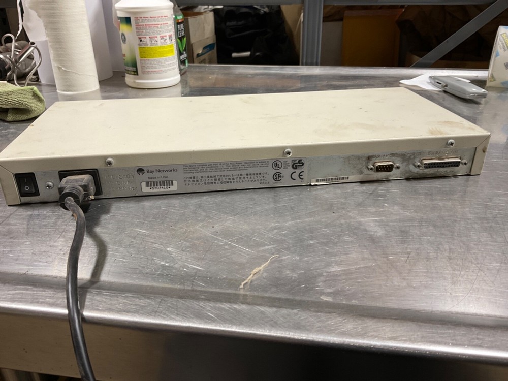 SYN OPTICS Lattis Hub 2803 Network Hub 16 USED