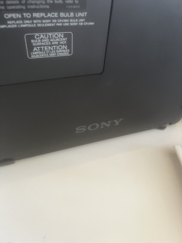 CPJ-D500 Sony LCD Projector w/ Case & Cables - Clean & Fully Functional!