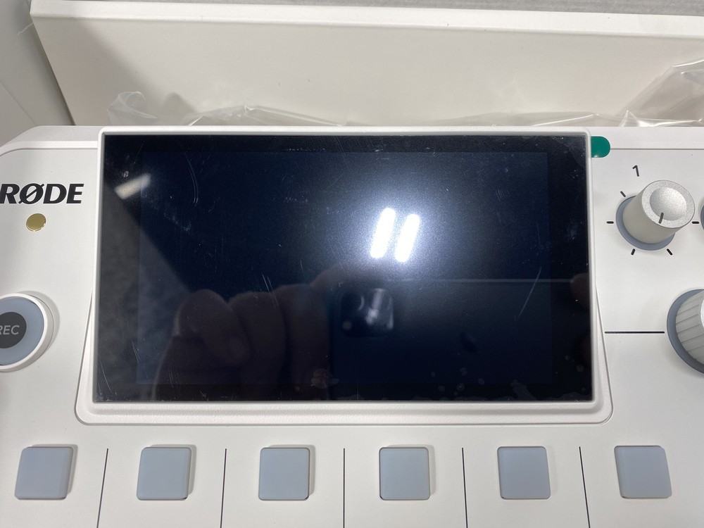 RODE - RODECASTER PRO II Integrated Audio Production Studio - White