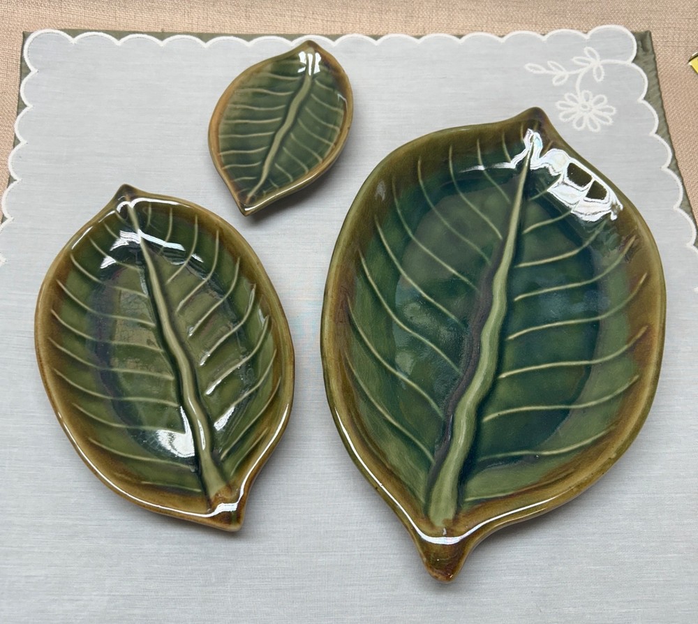 Pier ONE Leaf Stackable Trivets Set of Three, Pottery