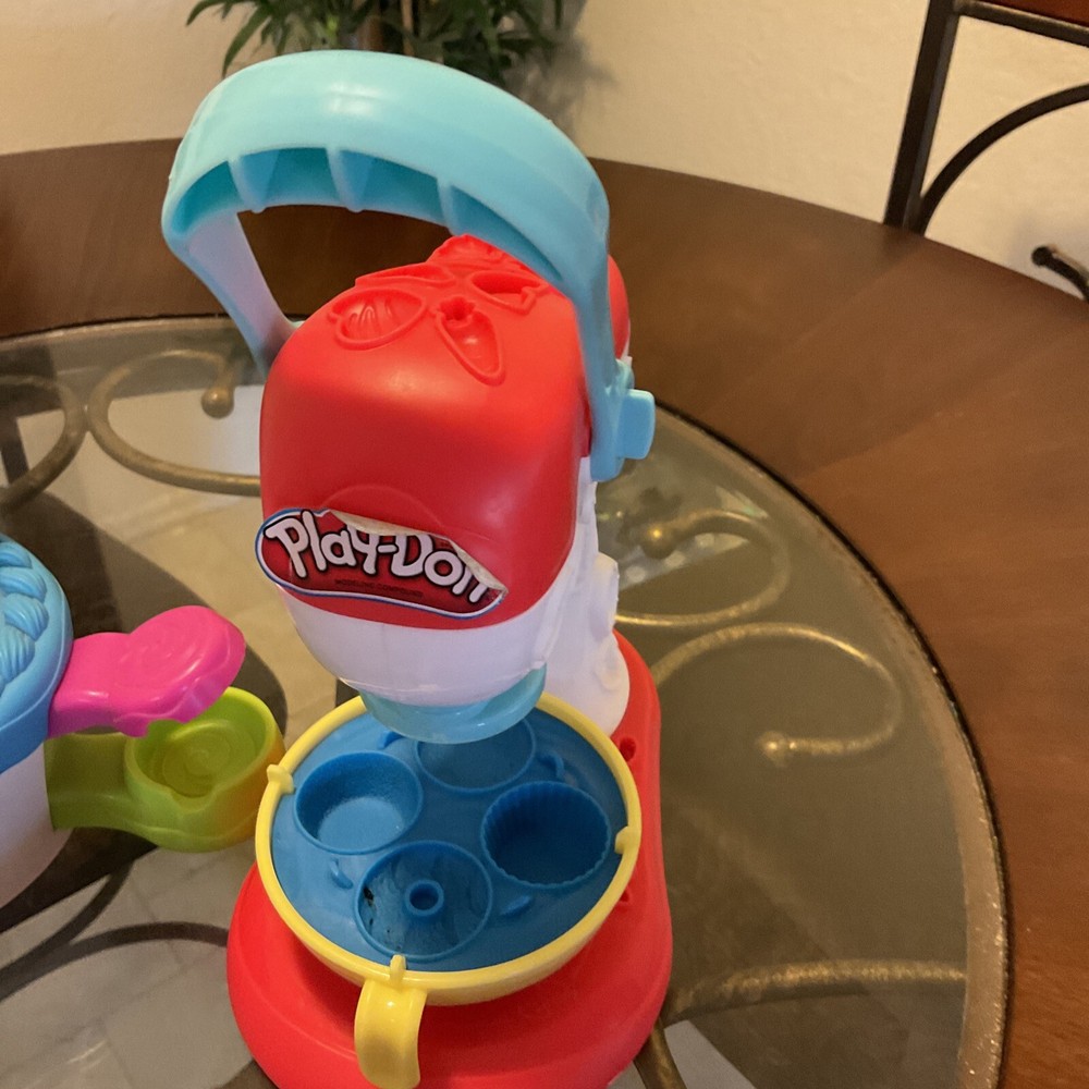Play-Doh Sweet Shoppe Cake Mountain Playset