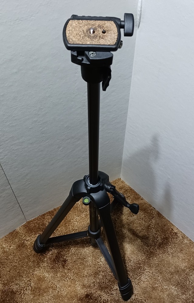 Canon Tripod Stand w- Carrying Case 47" Extendable