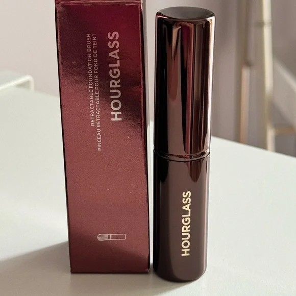 Hourglass Retractable Foundation Brush NIB New