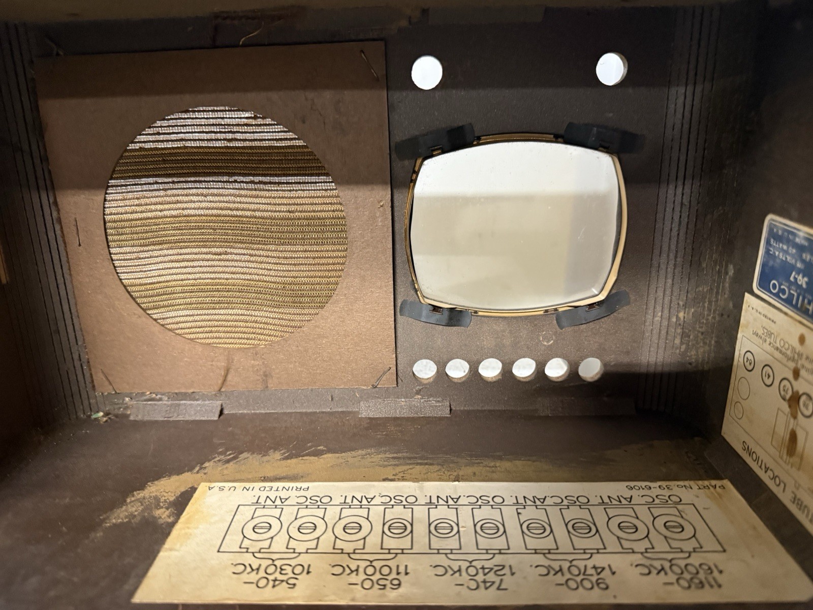 1939 PHILCO Radio model 39-7 push button tube wood tabletop