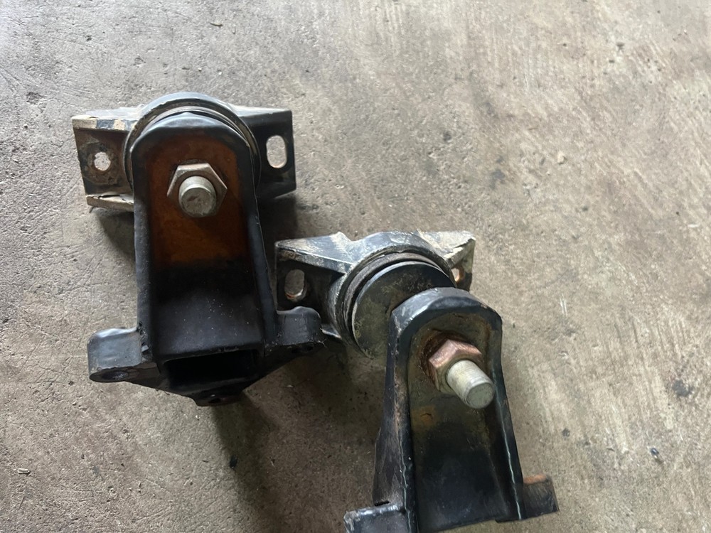Volvo Penta 4.3GS V6 Engine Motor Mount (PAIR)