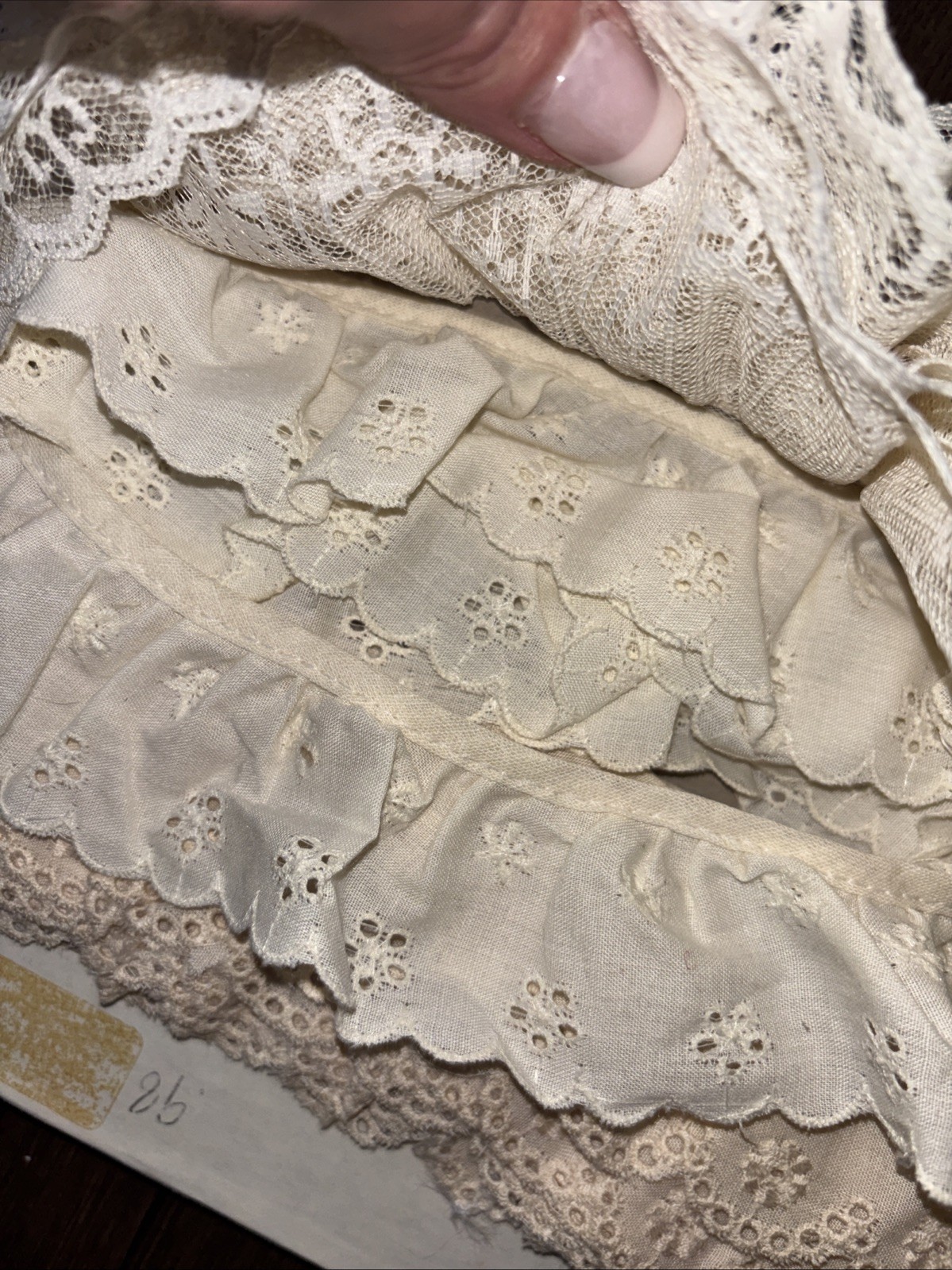 27 Yards Cream Off White Vintage Lace and Embroidery Crafts Sewing