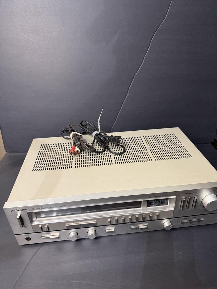 Technics SA-222 stereo receiver. Classic silver face model