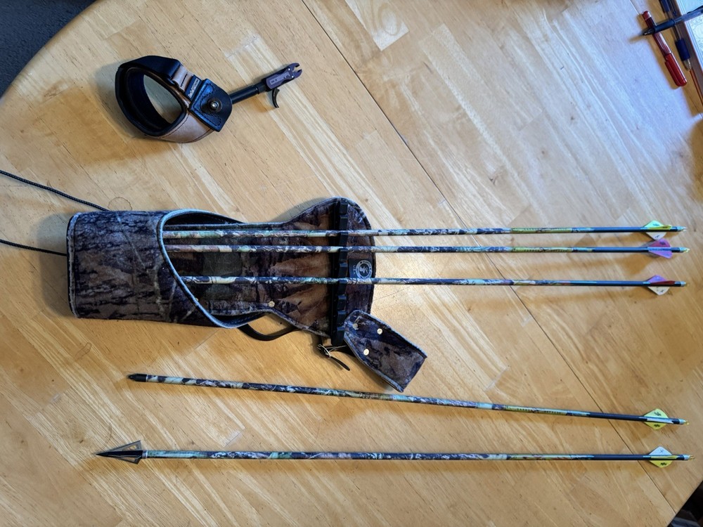 Martin Phantom compound bow Archery hunting w truglow sight, trigger,quiver,misc