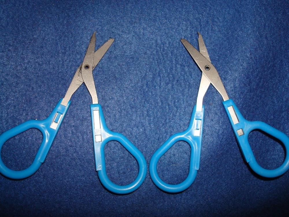 2-Pcs Unique Embroidery Craft Scissors with One Hook Blade -Sewing Thread Cutter
