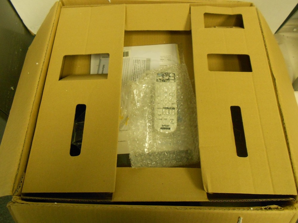 EPSON Brightlink 685WI SHORT THROW Interactive Projector 2-3K HOURS BUNDLE