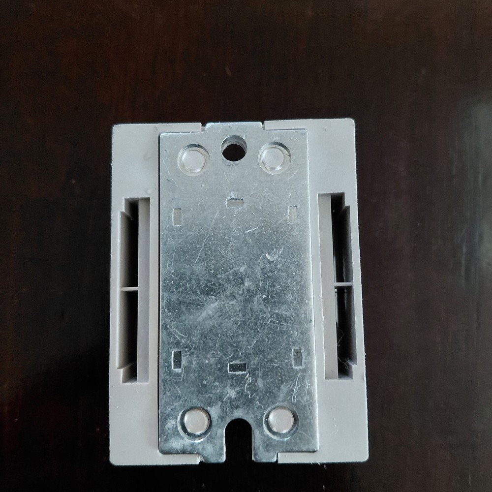 Omron G3NA-225B Solid State Relay DC5-24V