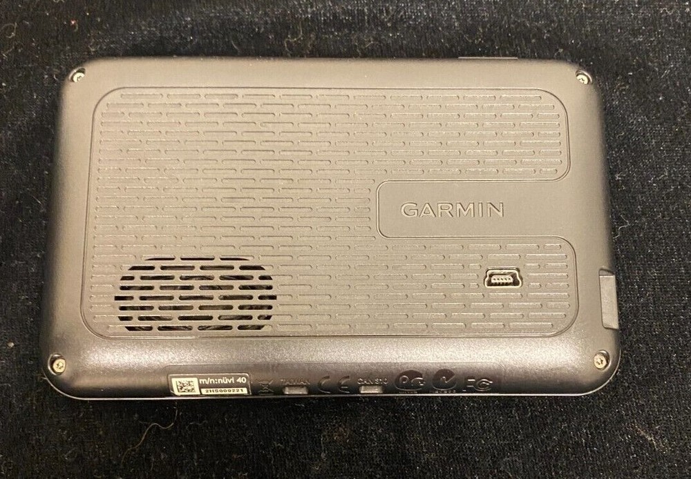 GARMIN NUVI 40 Portable GPS Navigator BUNDLE