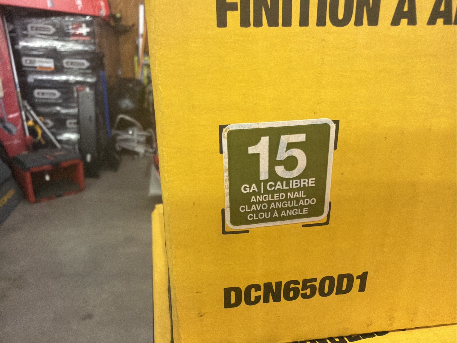 DeWALT DCN650D1 20V MAX XR 15-Gauge Cordless Angled Finish Nailer Kit