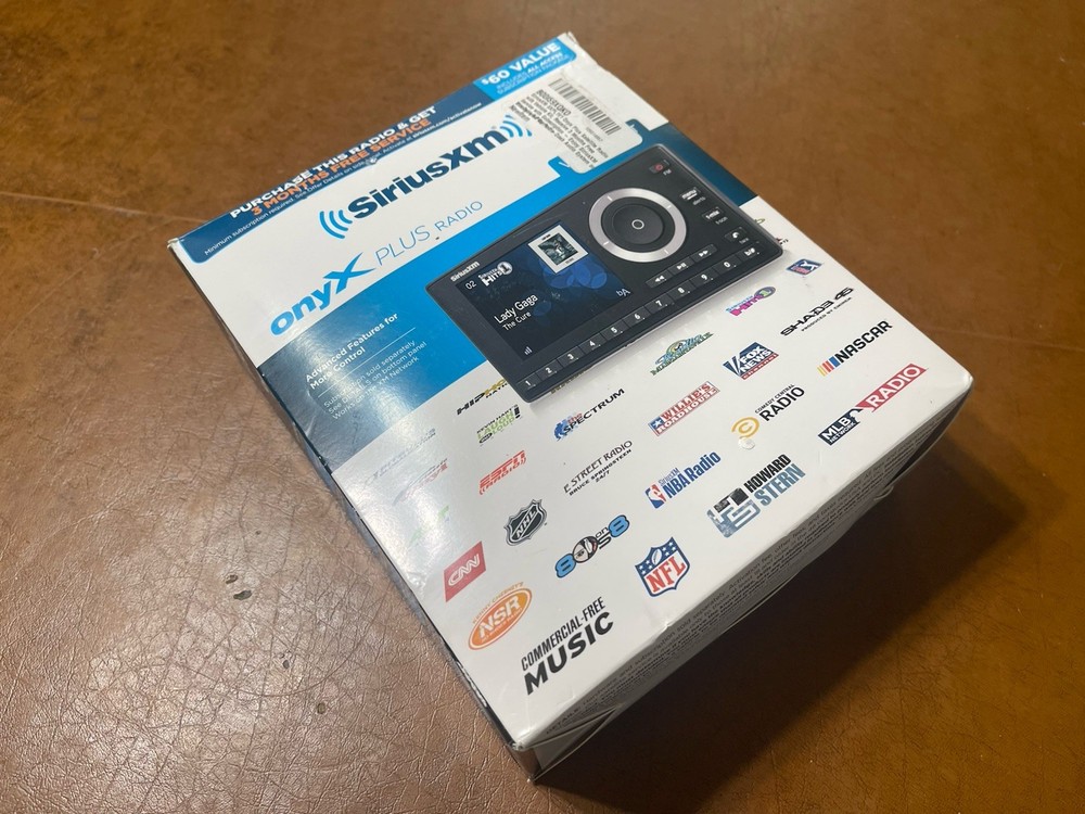 SiriusXM SXPL1V1 Onyx Plus Satellite Radio with Vehicle Kit