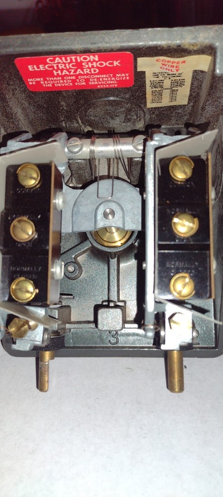 United Electric H302 Pressure Controller