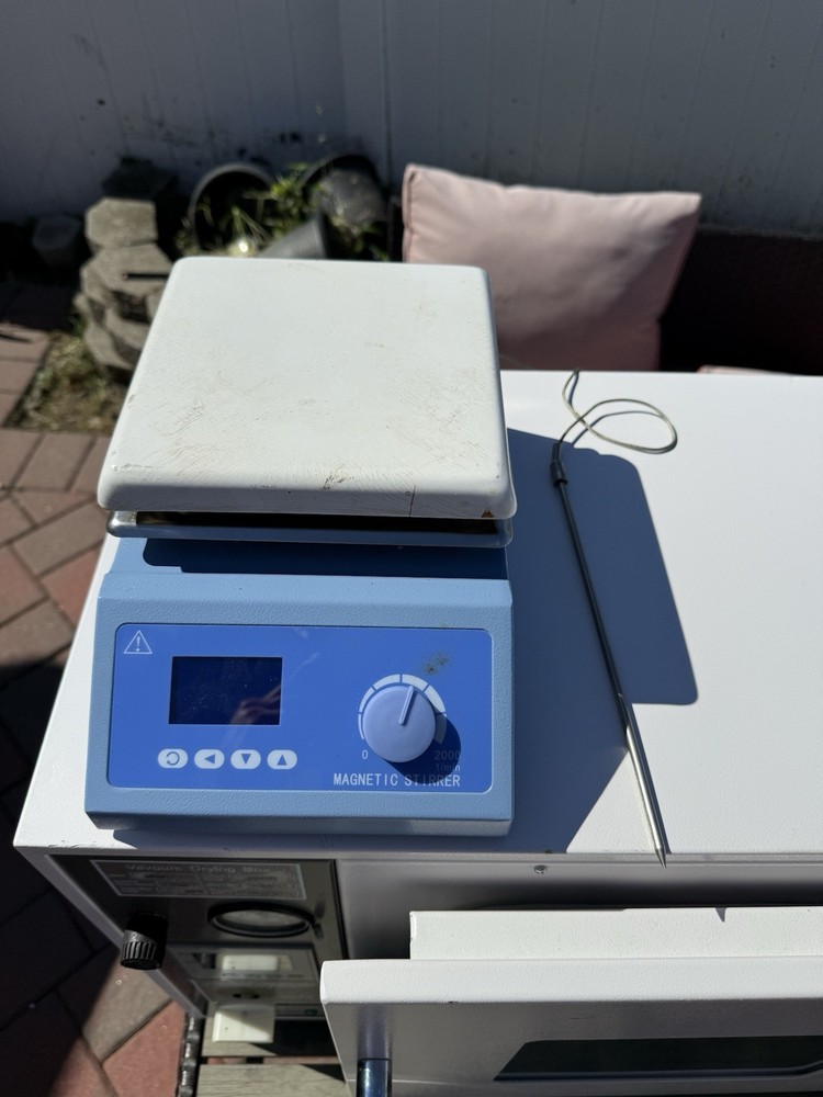 Digital Hotplate Magnetic Stirrer