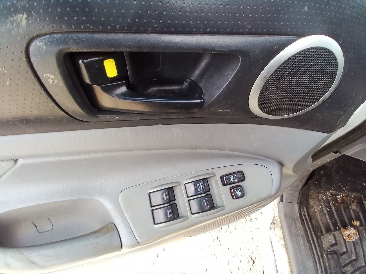 Front Passenger Right Spindle/Knuckle w/Hub from 2006 Toyota Tacoma 12786468