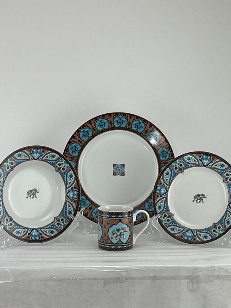 Vera Bradley My Home JAVA BLUE Andrea by Sadek 4 Piece Place Setting(s)