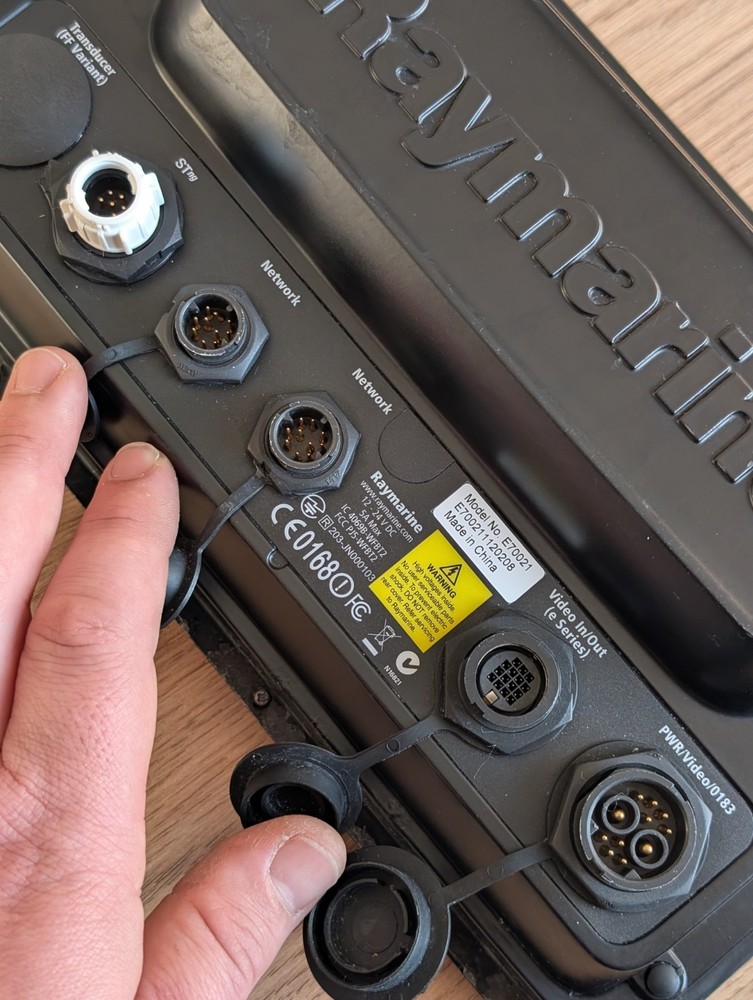 Raymarine e95 Hybrid Touchscreen Multifunction Display model: E70021