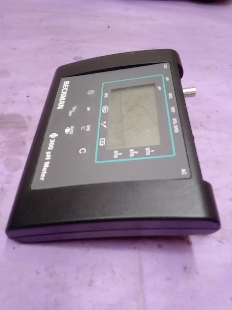 BECKMAN MODEL 300 PH METER 143803