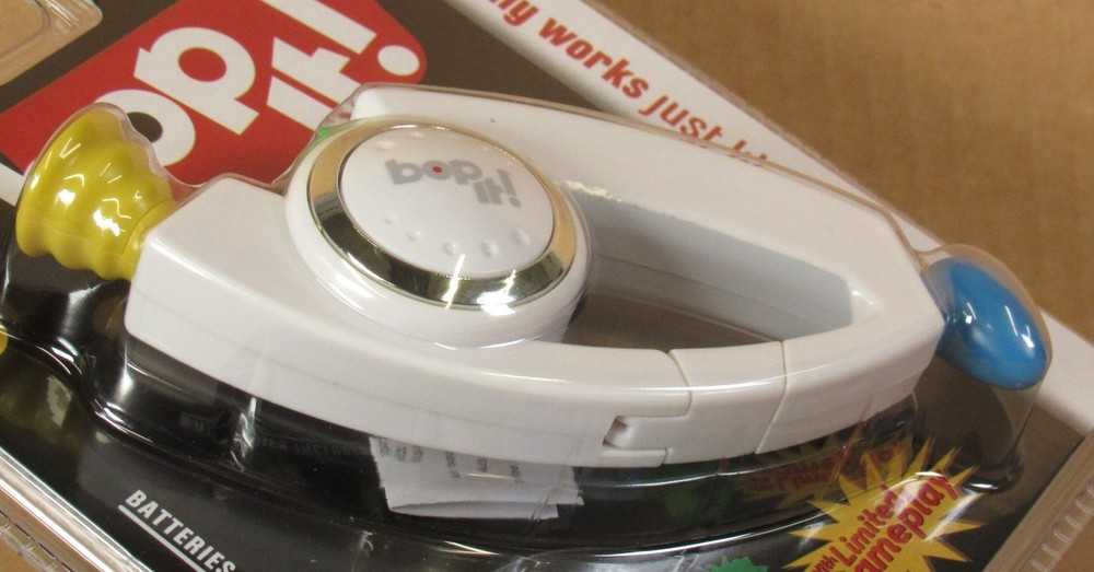 Mini "bop it!" Carabiner Game by Hasbro/Basic Fun 2009 NIP