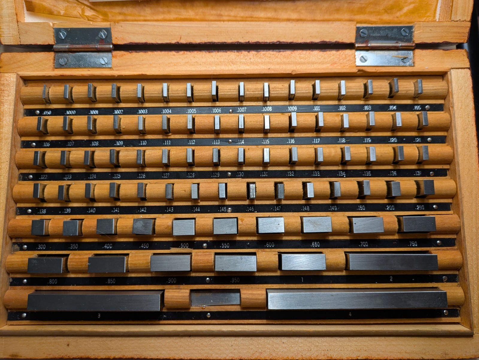 81 piece gauge gage block set Grade B with certificate and wooden case