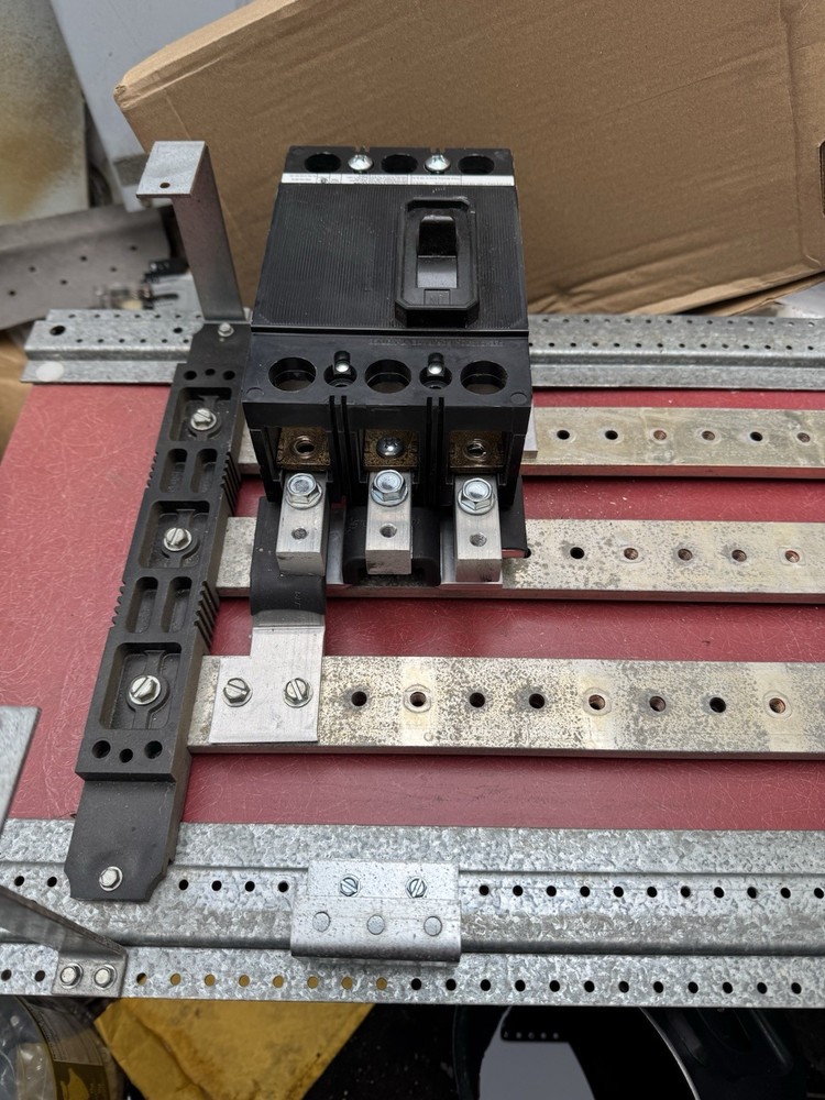 SIEMENS MOUNTING HARDWARE BBKQ2 P3 PANELBOARD KIT QJ BREAKERS.