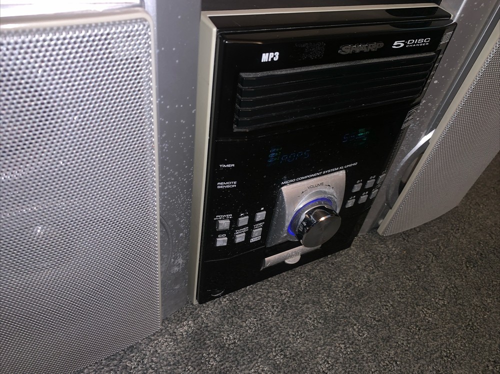 Sharp Mini Stereo System 5 CD Player / MP3 / Video / Aux / USB Model XL-UH242