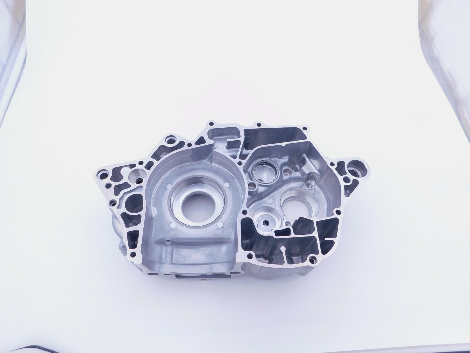 HONDA LEFT ENGINE CENTER CRANK CASE TRX450R TRX 450R 04-05 11200-HP1-670 OEM