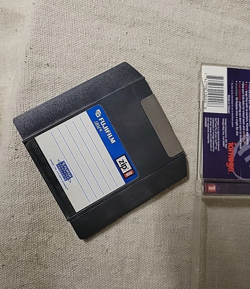 Used ZIP DISK 100 Formated for IBM,  with Case