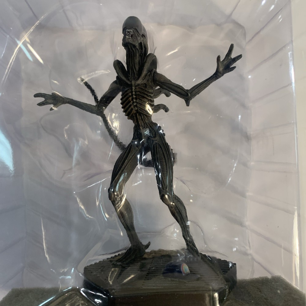 Collector’s Alien Xenomorph Figurine & Numbered.
