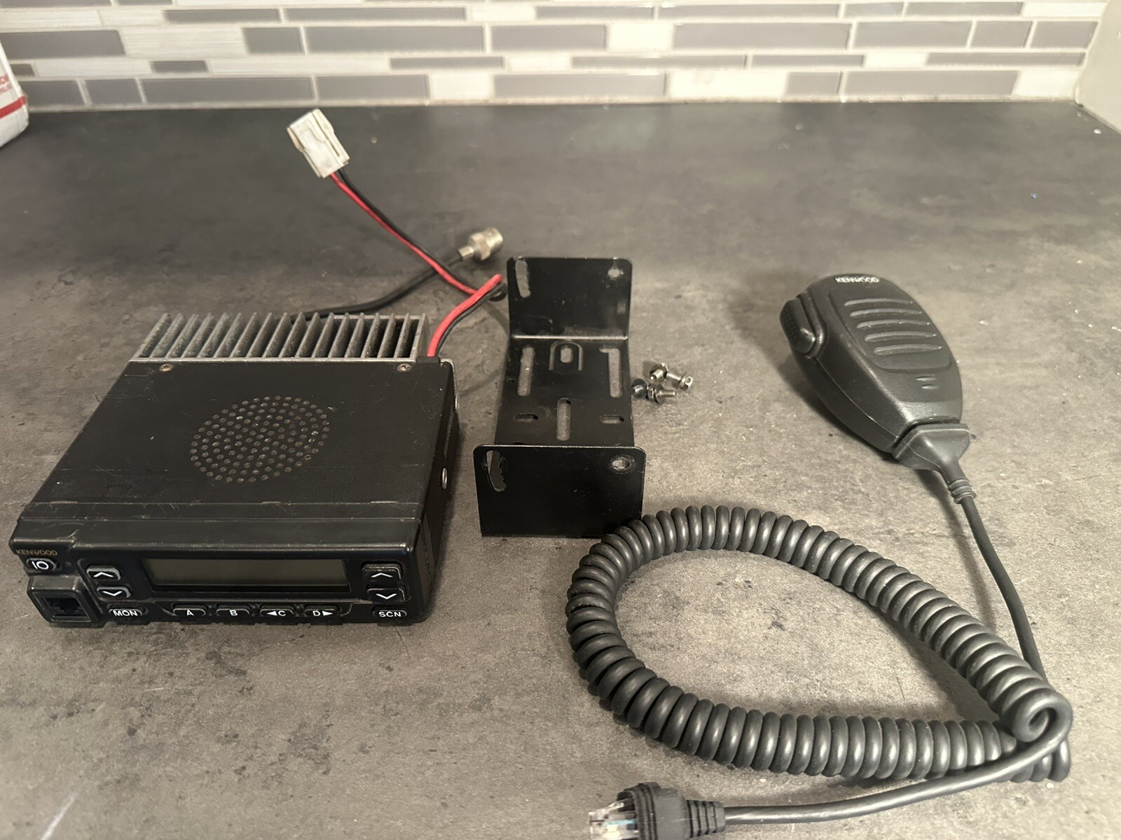 Kenwood TK-981 900MHz 33cm HAM RADIO Free Programming Mic Mounting Bracket